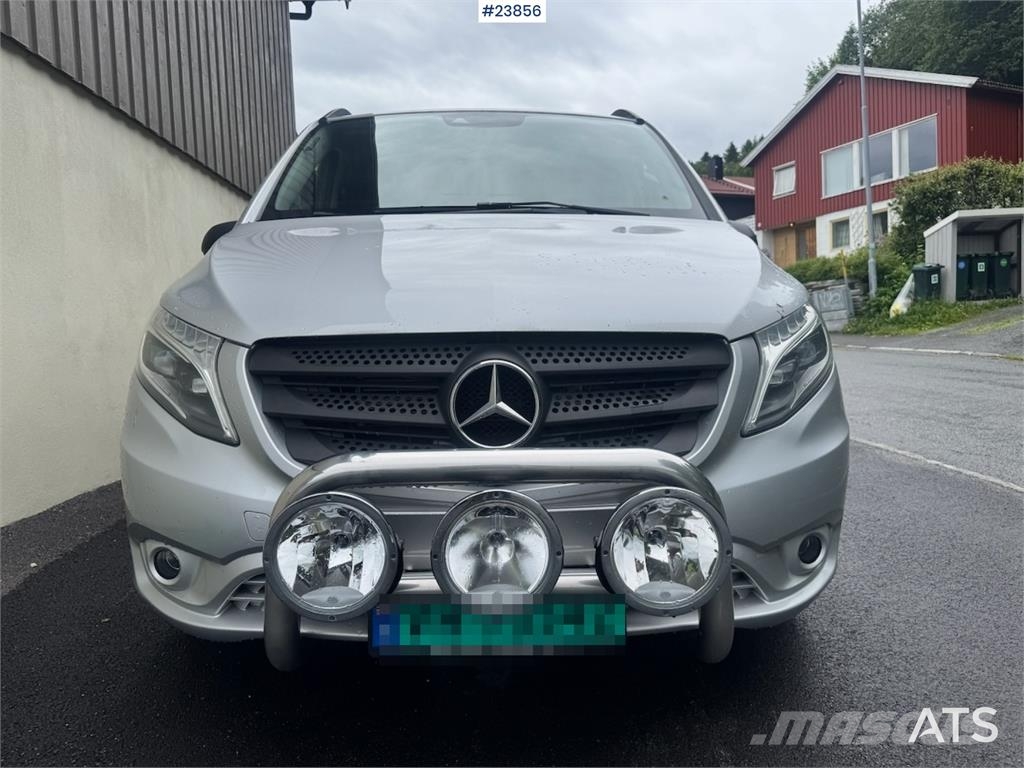 Mercedes-Benz Vito 119 4x4 Van – Two Sets of Tires شاحنة مقفلة