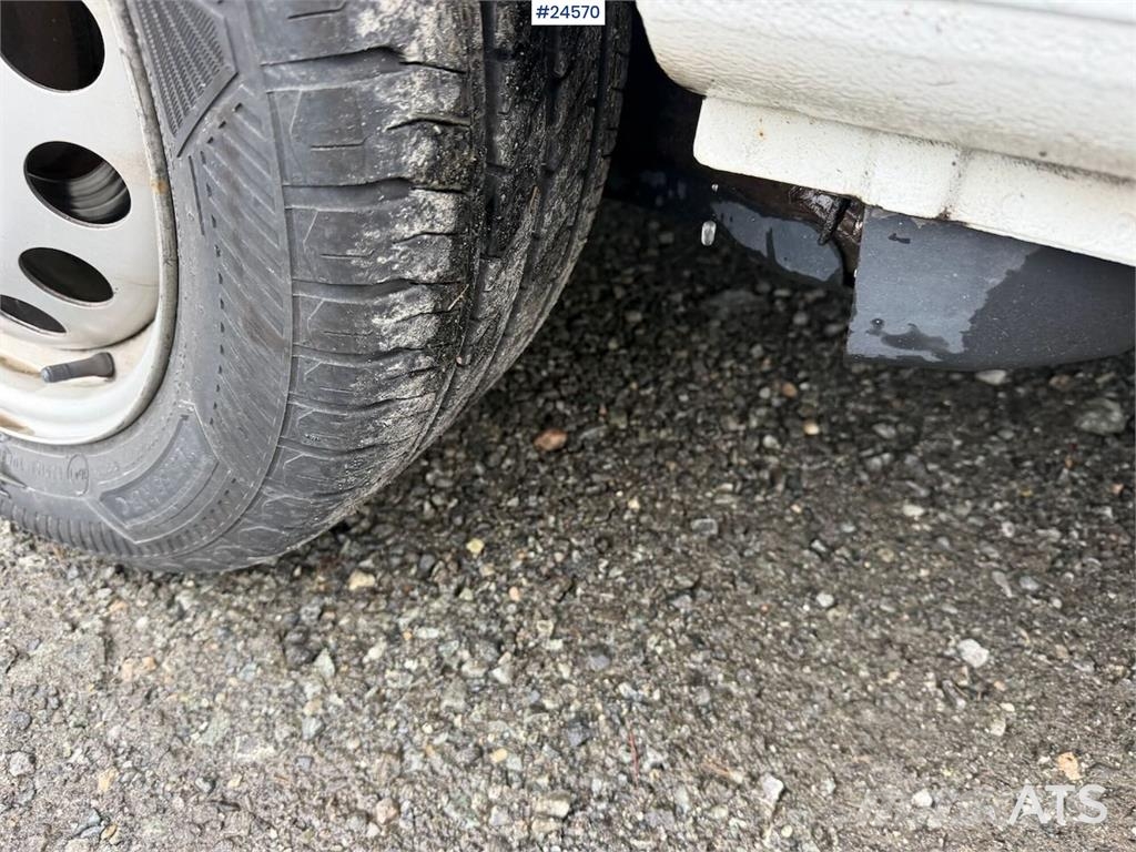 Mercedes-Benz Vito 4x4 van with 2 sets of tires and front and re Auto's