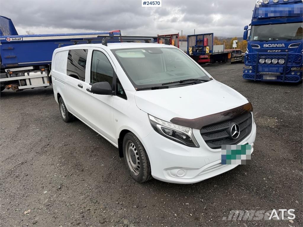 Mercedes-Benz Vito 4x4 van with 2 sets of tires and front and re Auto's