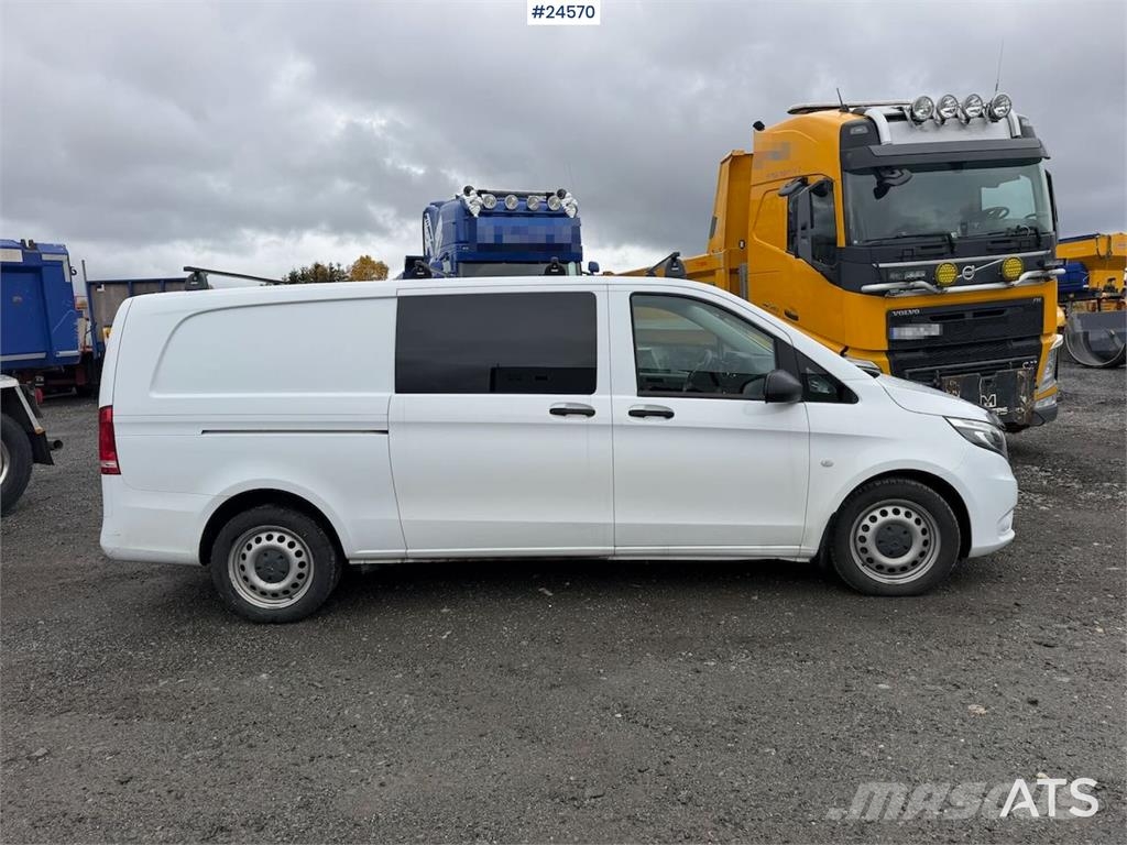 Mercedes-Benz Vito 4x4 van with 2 sets of tires and front and re Auto's