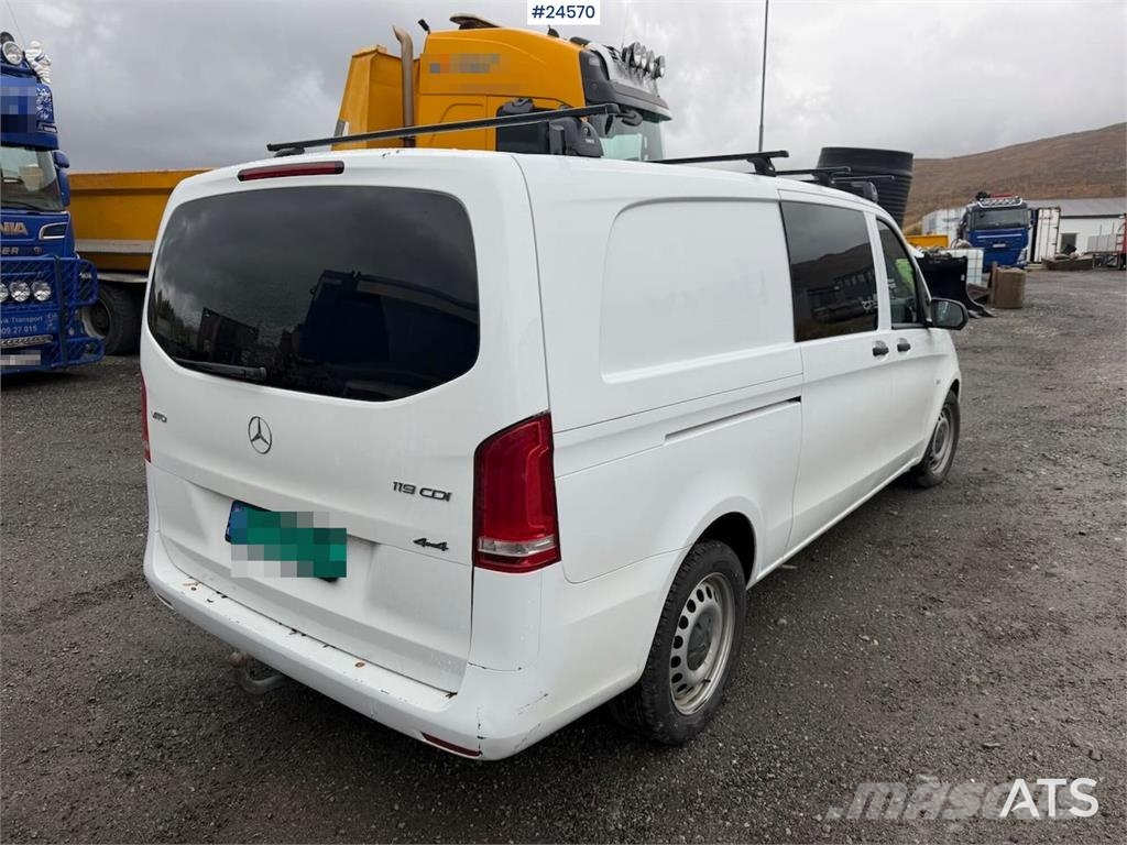 Mercedes-Benz Vito 4x4 van with 2 sets of tires and front and re Auto's