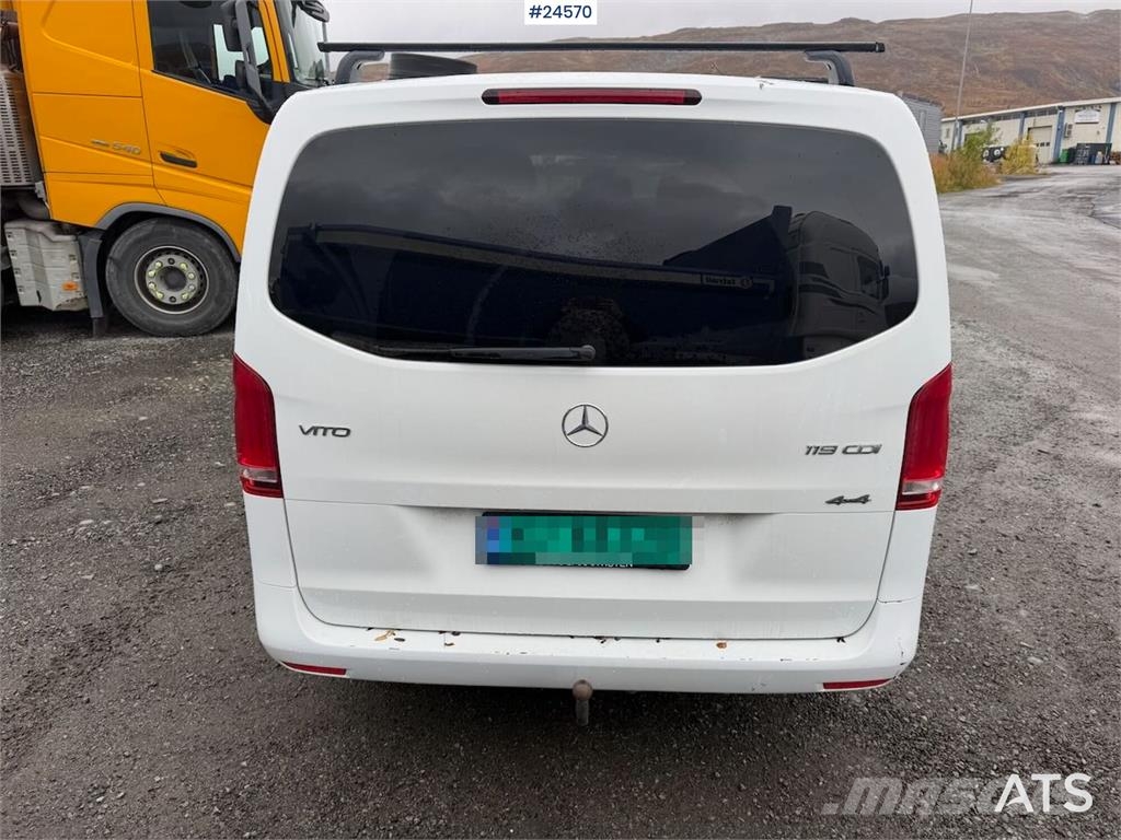 Mercedes-Benz Vito 4x4 van with 2 sets of tires and front and re Auto's