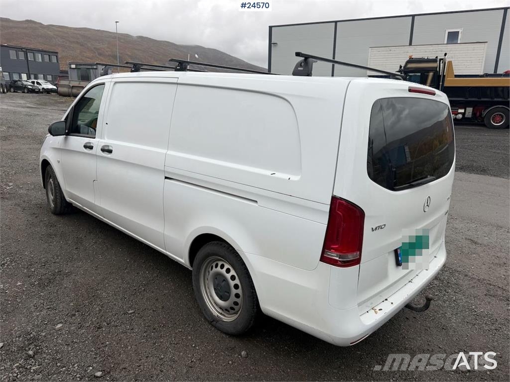 Mercedes-Benz Vito 4x4 van with 2 sets of tires and front and re Auto's