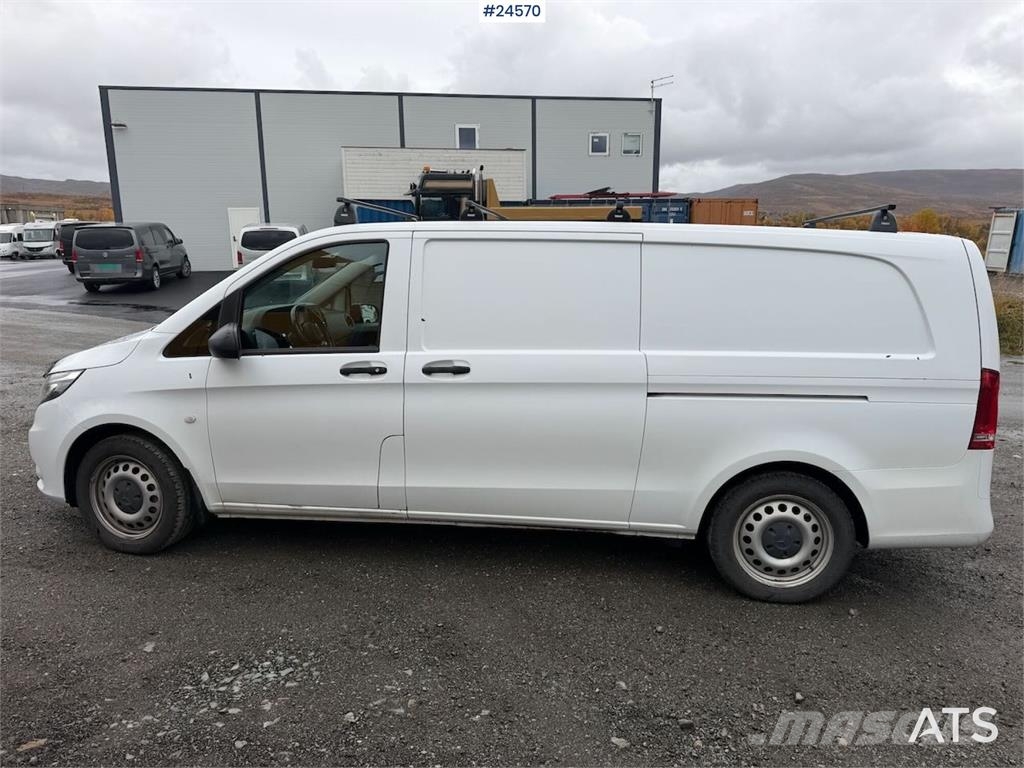 Mercedes-Benz Vito 4x4 van with 2 sets of tires and front and re Auto's