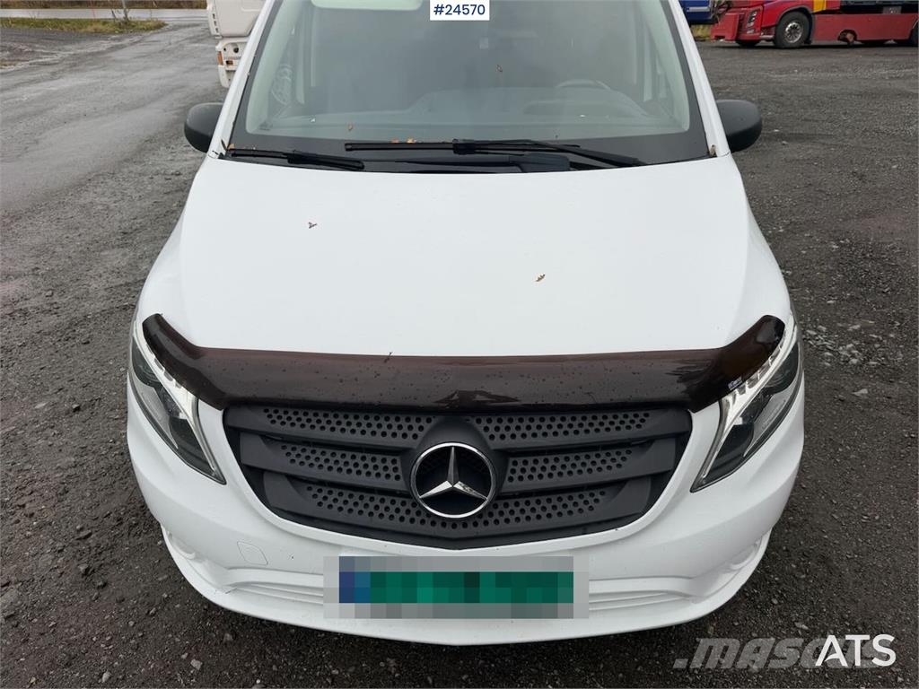 Mercedes-Benz Vito 4x4 van with 2 sets of tires and front and re Auto's