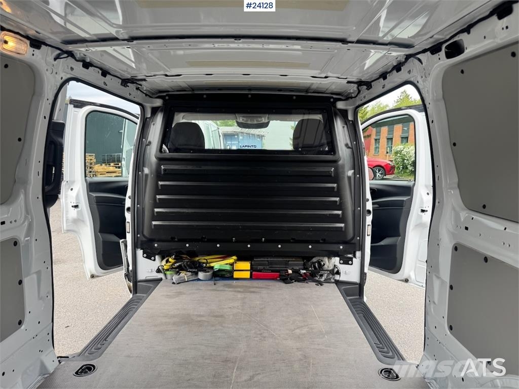 Mercedes-Benz Vito Van – with Tachograph شاحنة مقفلة