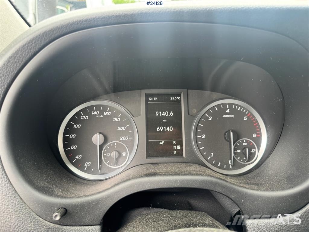 Mercedes-Benz Vito Van – with Tachograph شاحنة مقفلة