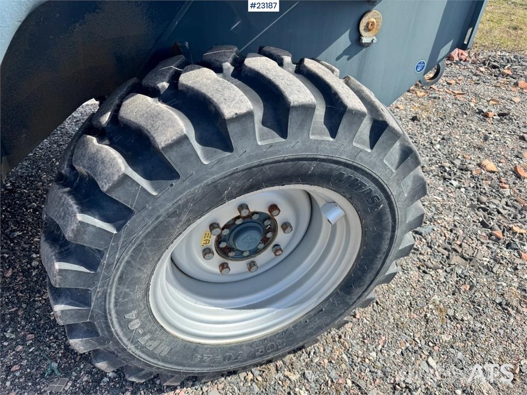 Merlo P40.17 telehandler w/ bucket – pallet forks – jib Teleskopski kolesni nakladalci