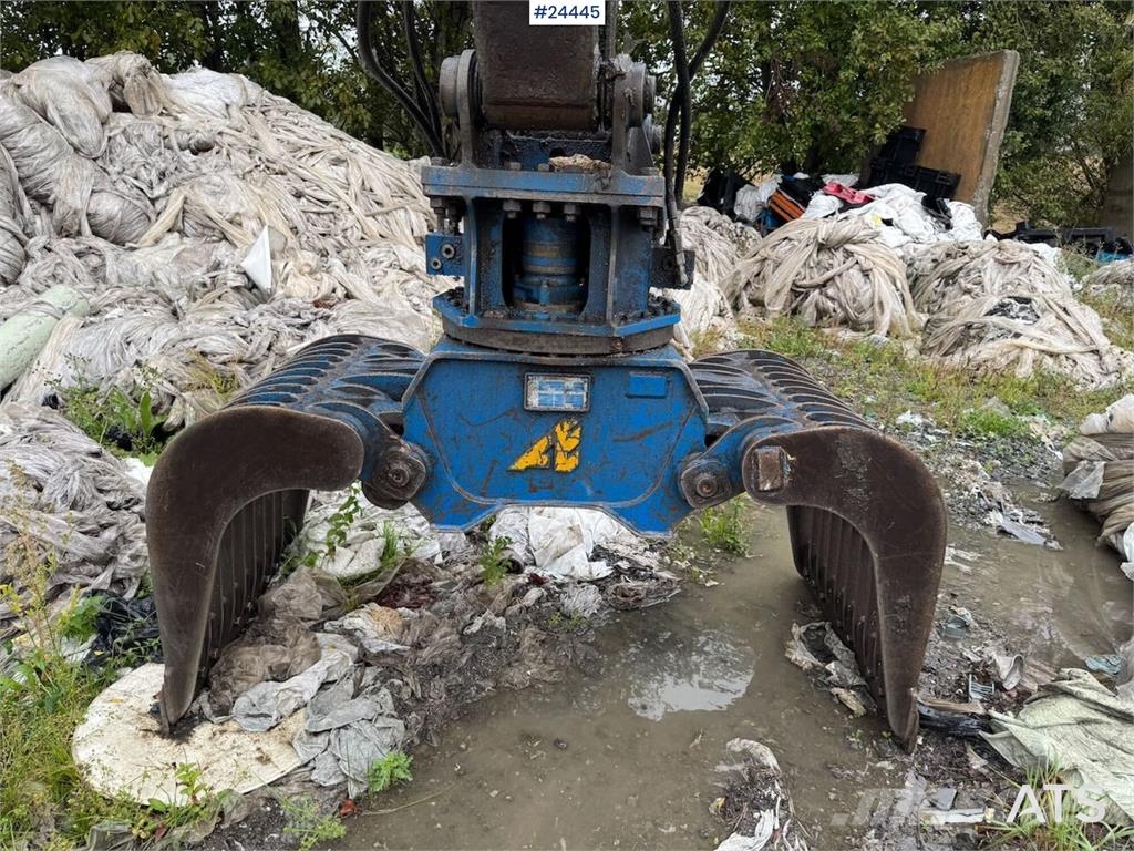 Mitsubishi SM120-8 Crawler Excavator – 3 Buckets – 6,400 Hour Beltegraver