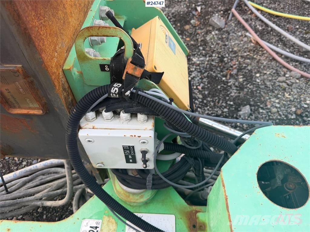 Montabert Micropa stretcher tower w/ vacuum cleaner and comp Příslušenství a náhradní díly k vrtným zařízením