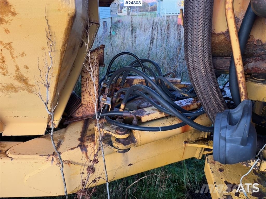 Moxy D16 B Dumper Mezei dömperek