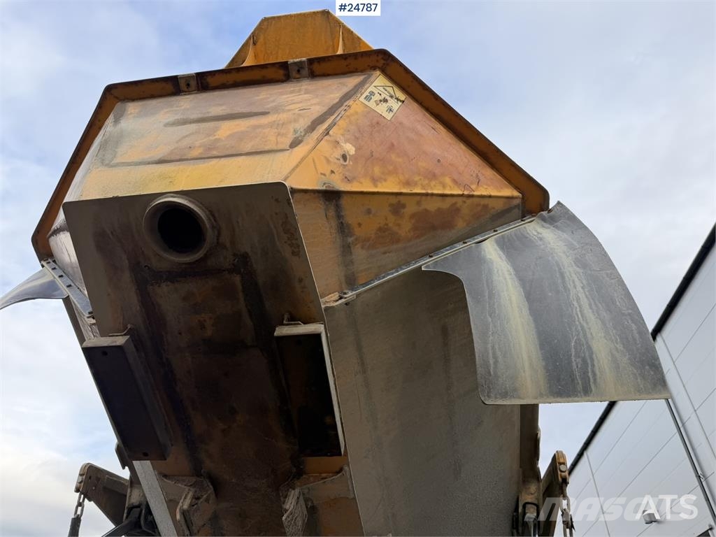 Moxy MT 26 6x6 dumper Minidumper