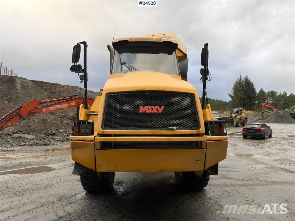 Moxy MT26 6x6 Dumper with white license plates Mezei dömperek
