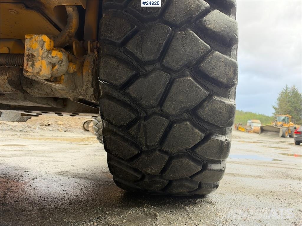 Moxy MT26 6x6 Dumper with white license plates Mezei dömperek