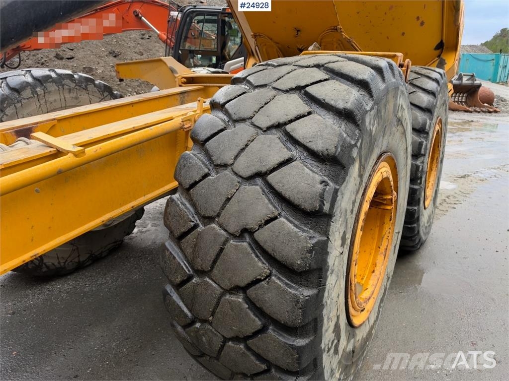 Moxy MT26 6x6 Dumper with white license plates Mezei dömperek