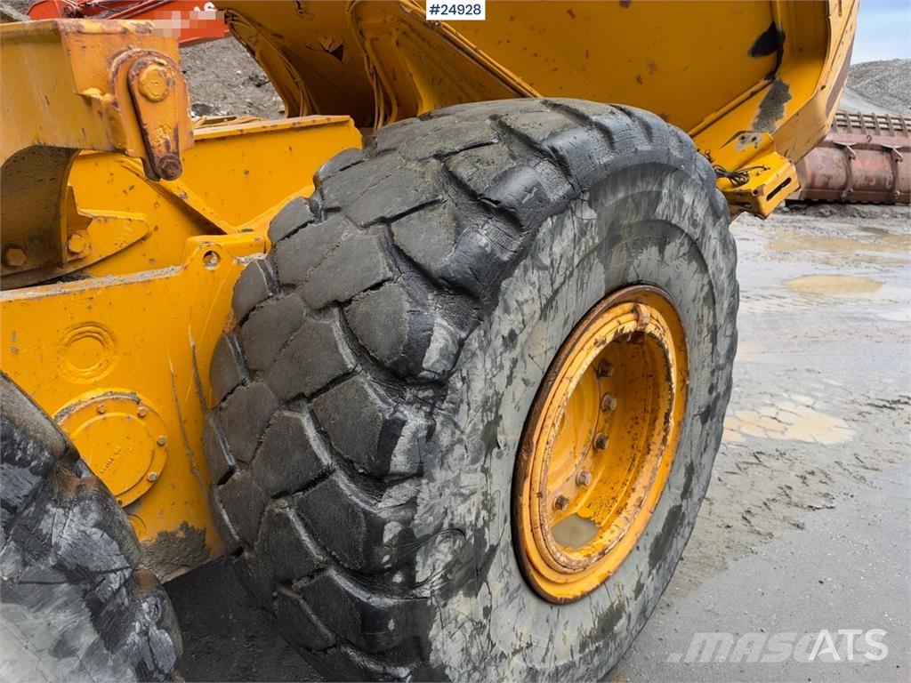 Moxy MT26 6x6 Dumper with white license plates Mezei dömperek