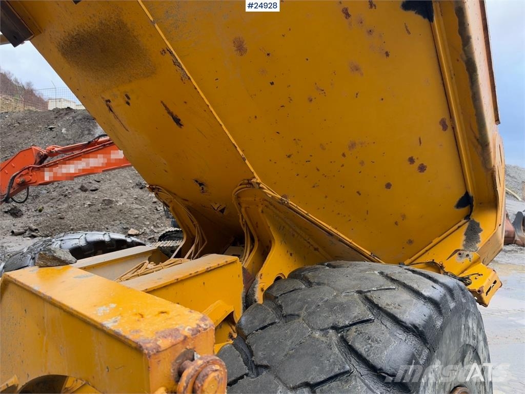 Moxy MT26 6x6 Dumper with white license plates Mezei dömperek