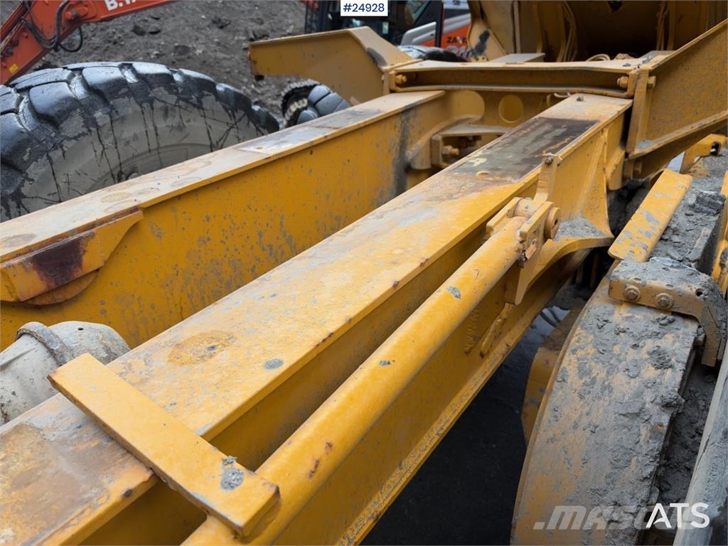 Moxy MT26 6x6 Dumper with white license plates Mezei dömperek