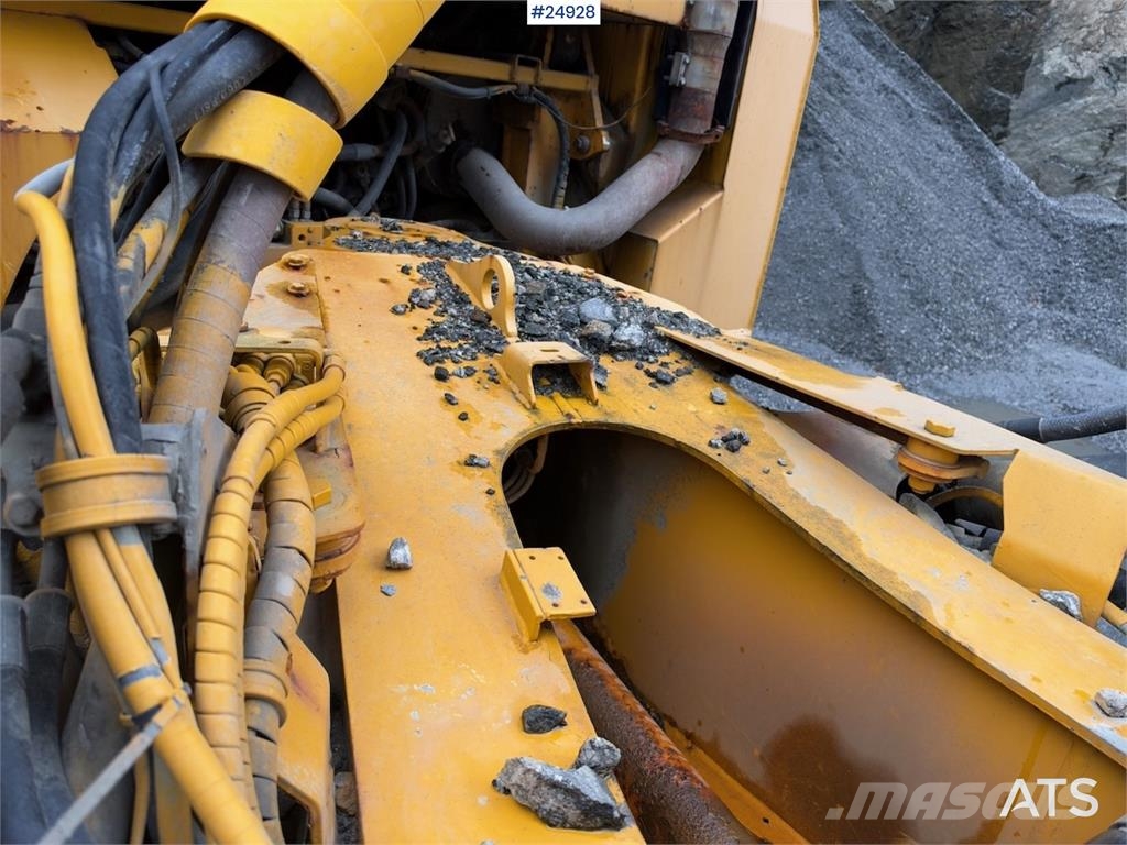 Moxy MT26 6x6 Dumper with white license plates Mezei dömperek