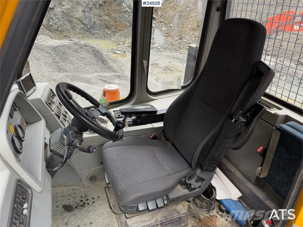 Moxy MT26 6x6 Dumper with white license plates Mezei dömperek