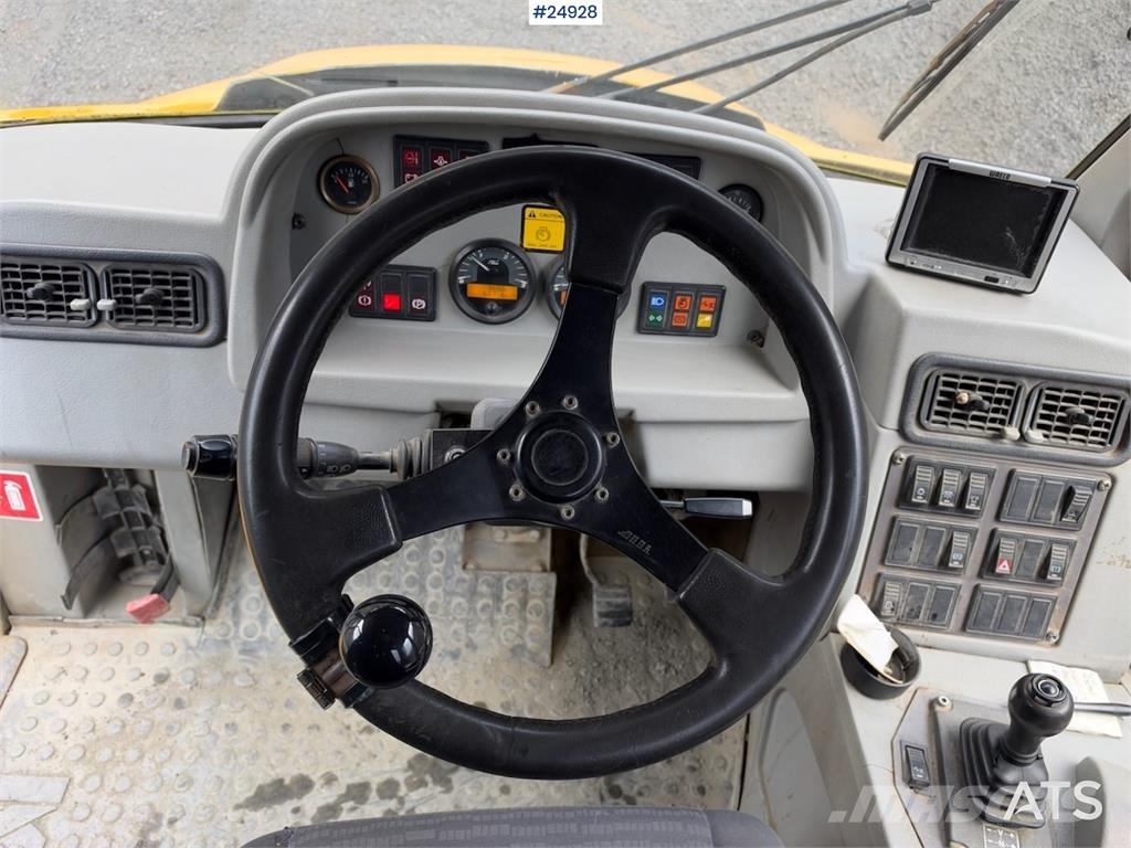 Moxy MT26 6x6 Dumper with white license plates Mezei dömperek