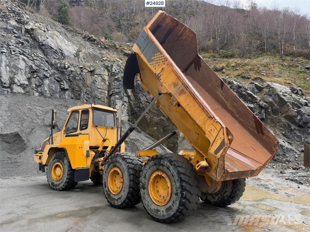 Moxy MT26 6x6 Dumper with white license plates Mezei dömperek
