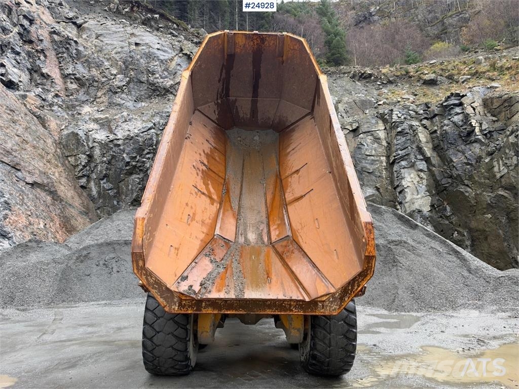 Moxy MT26 6x6 Dumper with white license plates Mezei dömperek