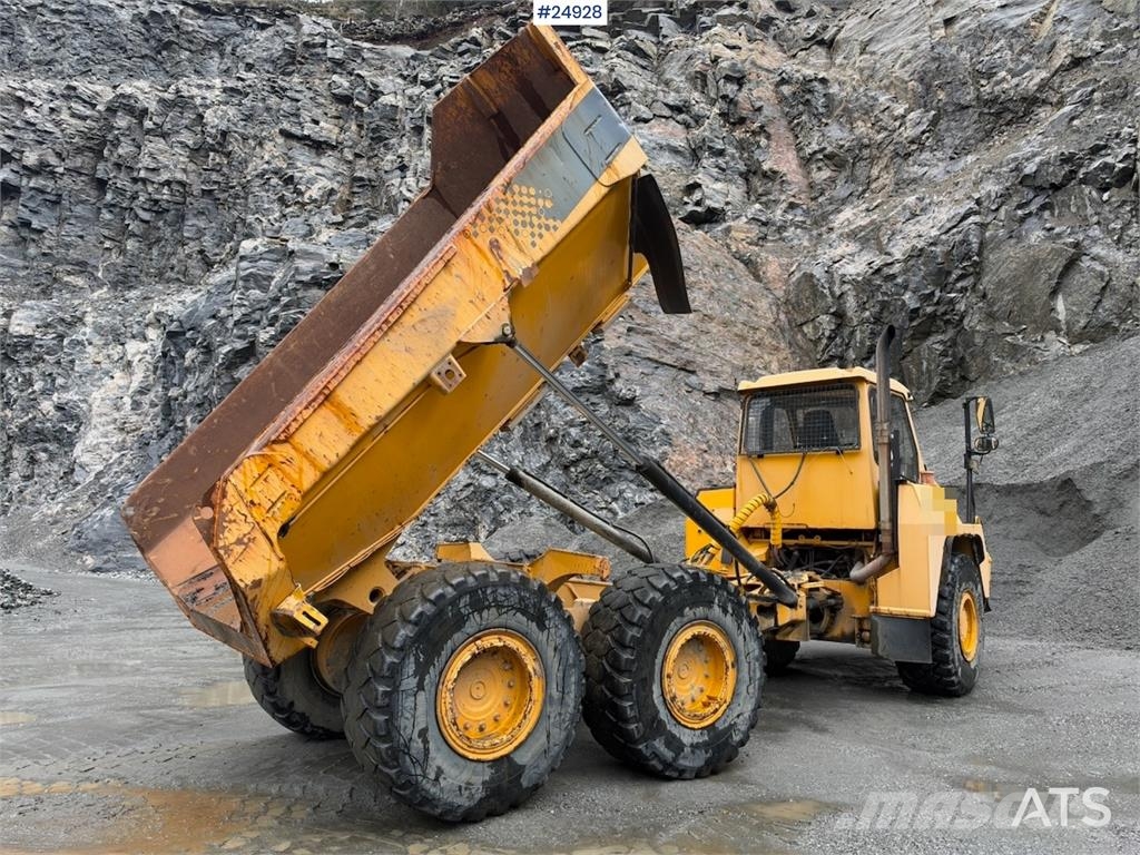 Moxy MT26 6x6 Dumper with white license plates Mezei dömperek