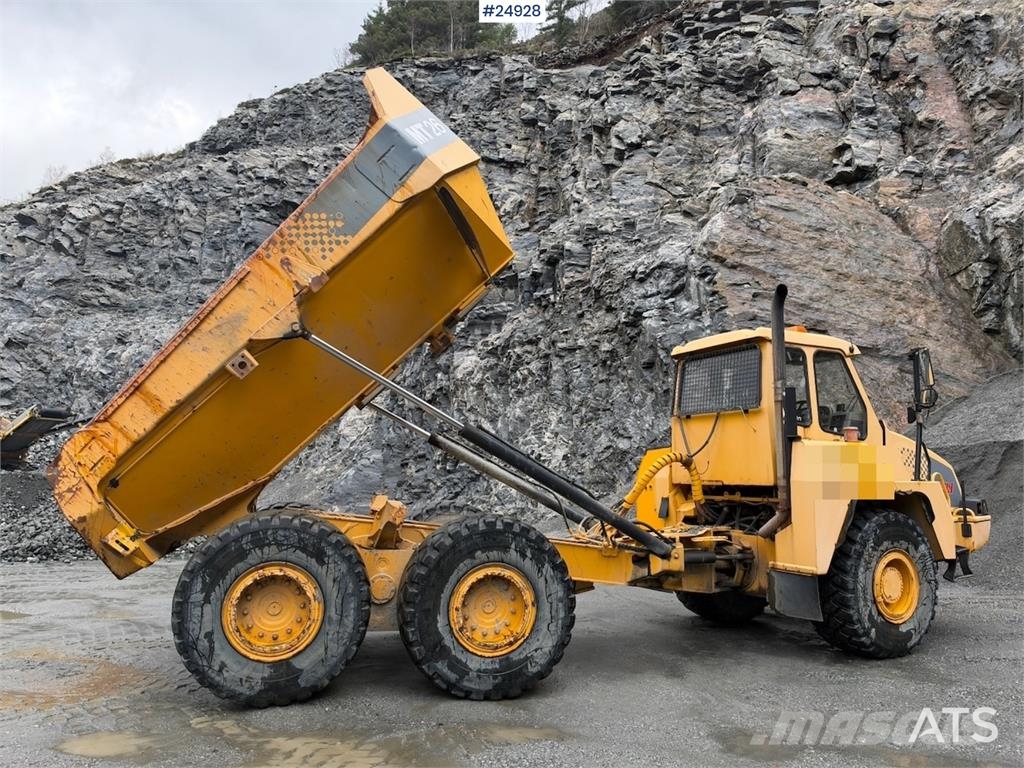 Moxy MT26 6x6 Dumper with white license plates Mezei dömperek