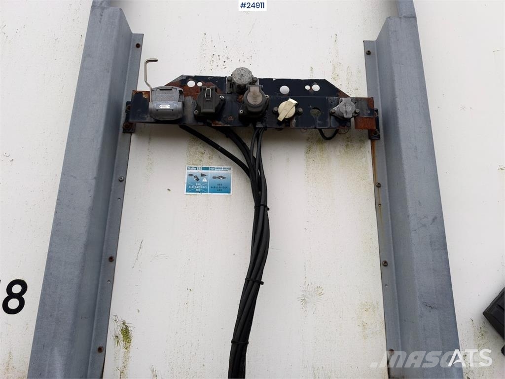 Närko Box Semi-Trailer with Full Side Opening Прицепы-фургоны