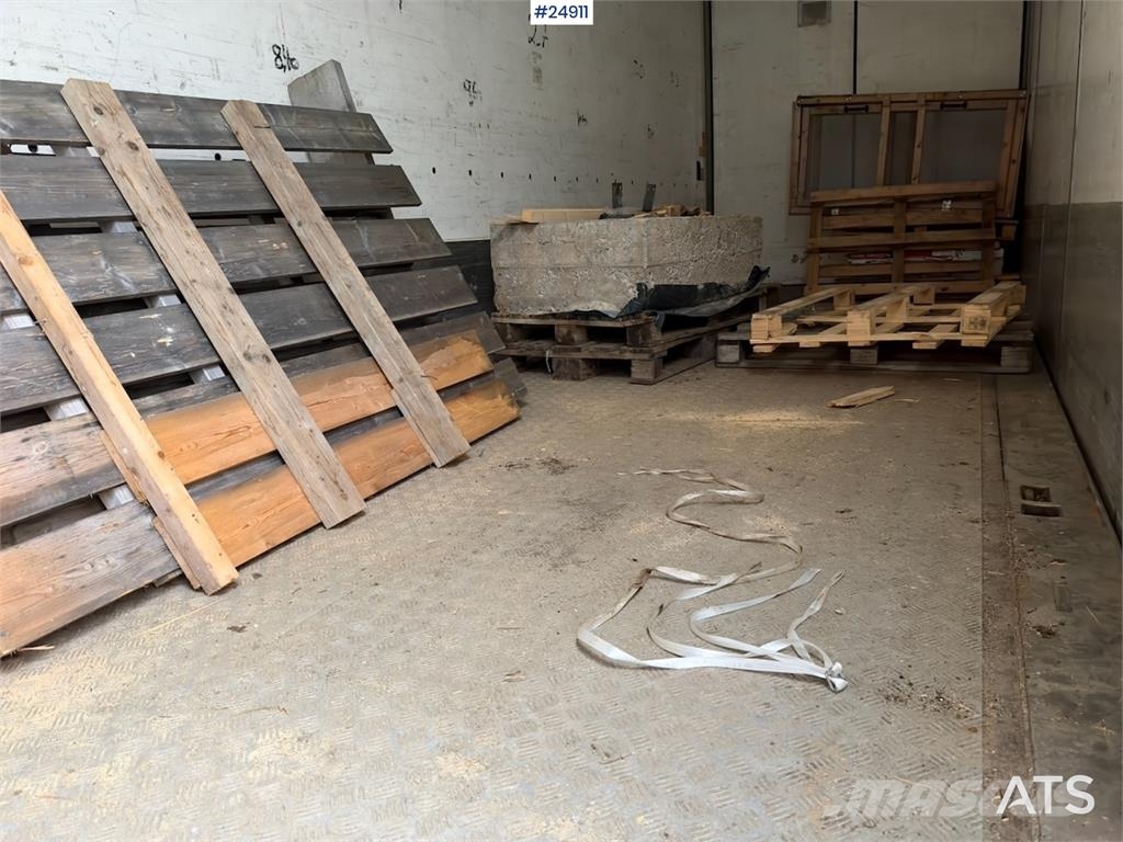 Närko Box Semi-Trailer with Full Side Opening Прицепы-фургоны