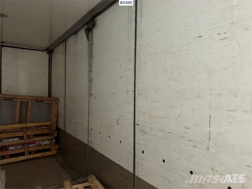 Närko Box Semi-Trailer with Full Side Opening Прицепы-фургоны