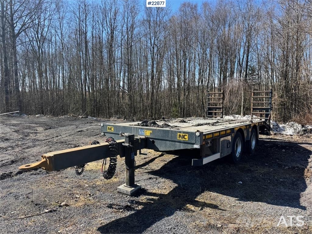 NC machinery trailer with manual loading ramps Plataformas bajas