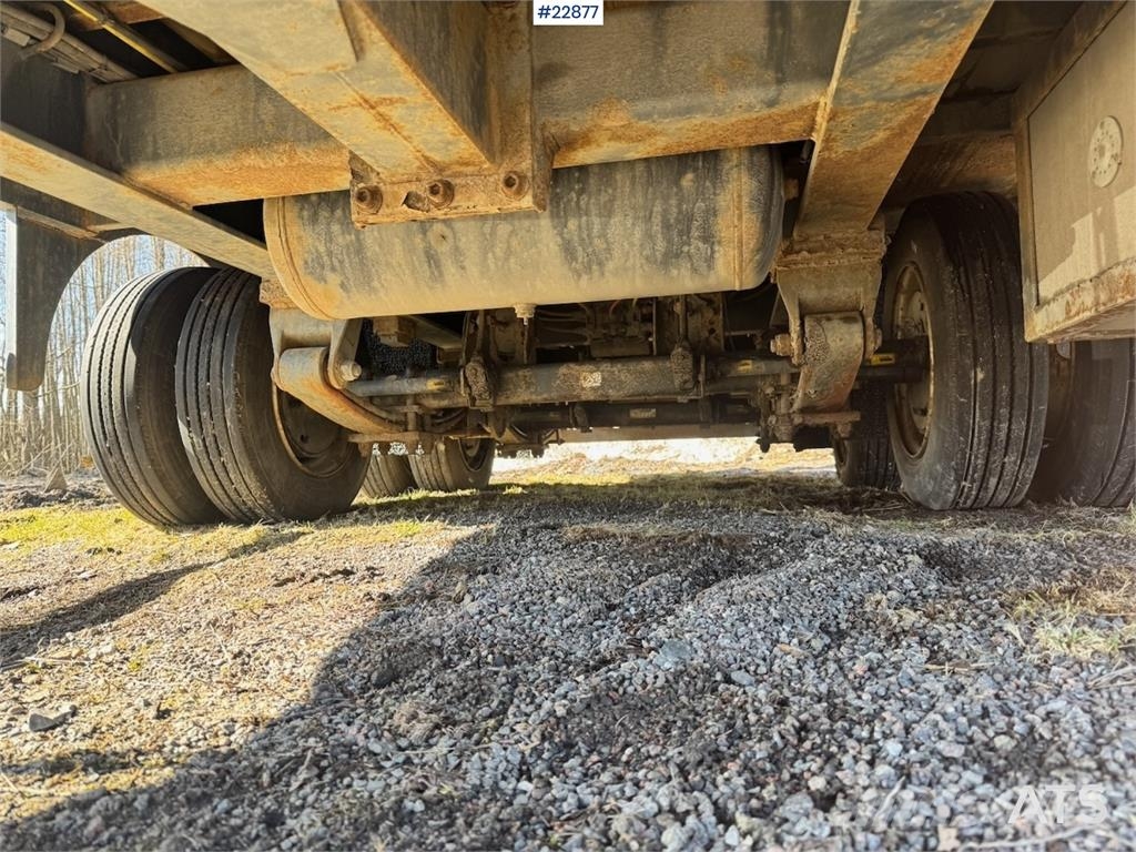 NC machinery trailer with manual loading ramps Plataformas bajas