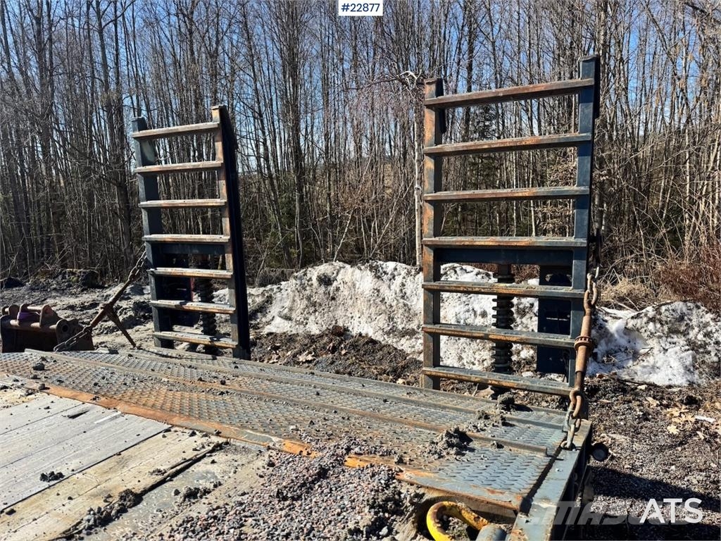NC machinery trailer with manual loading ramps Plataformas bajas