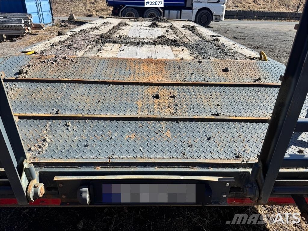 NC machinery trailer with manual loading ramps Plataformas bajas