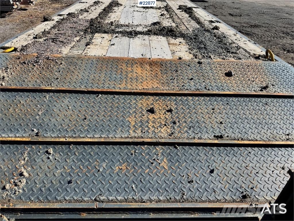 NC machinery trailer with manual loading ramps Plataformas bajas