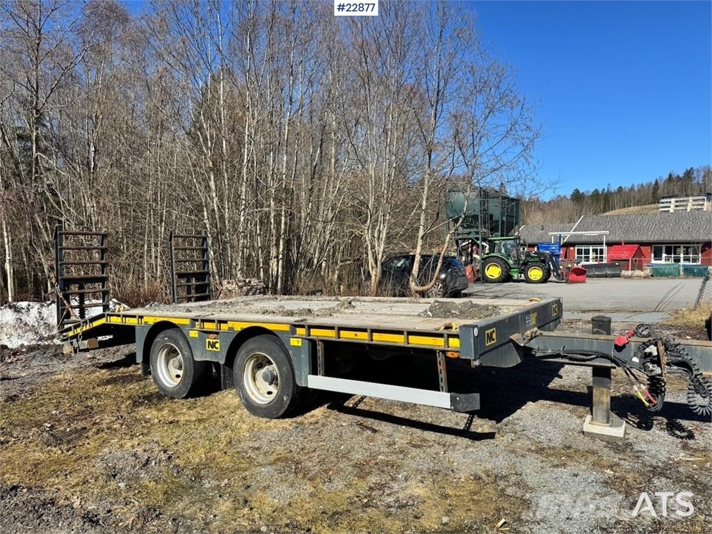 NC machinery trailer with manual loading ramps Plataformas bajas