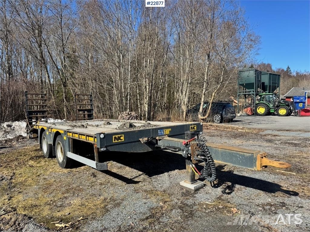 NC machinery trailer with manual loading ramps Plataformas bajas