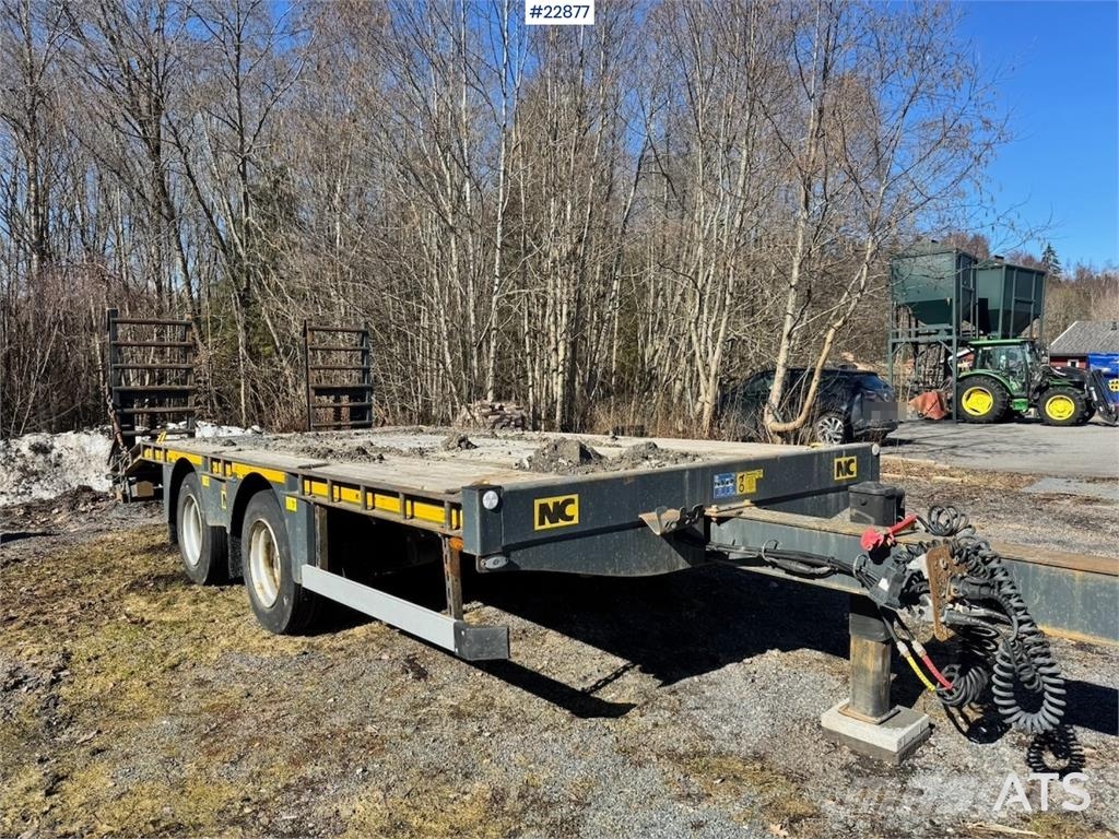 NC machinery trailer with manual loading ramps Plataformas bajas
