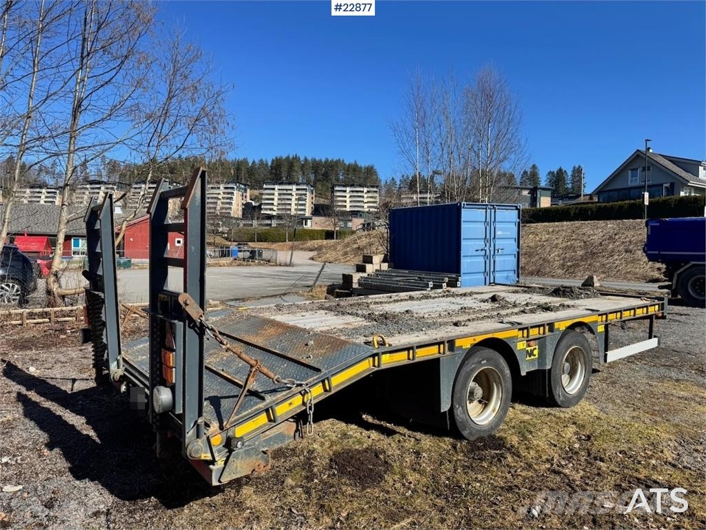 NC machinery trailer with manual loading ramps Plataformas bajas