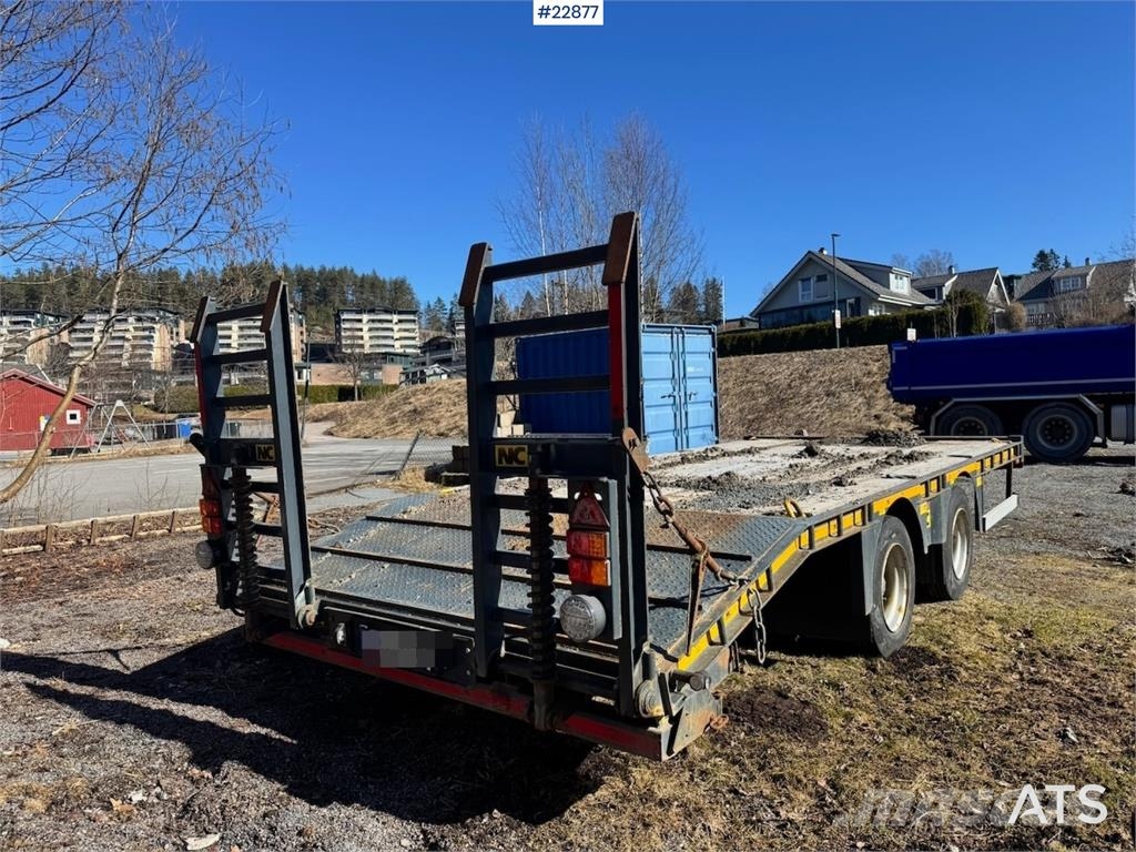 NC machinery trailer with manual loading ramps Plataformas bajas