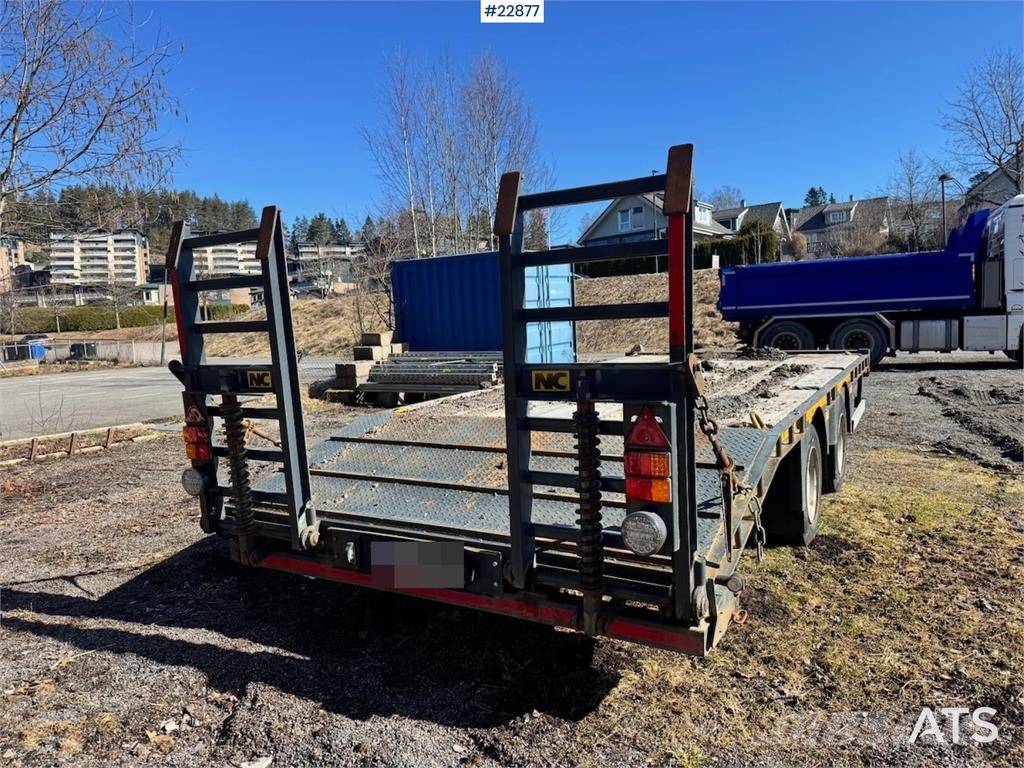 NC machinery trailer with manual loading ramps Plataformas bajas