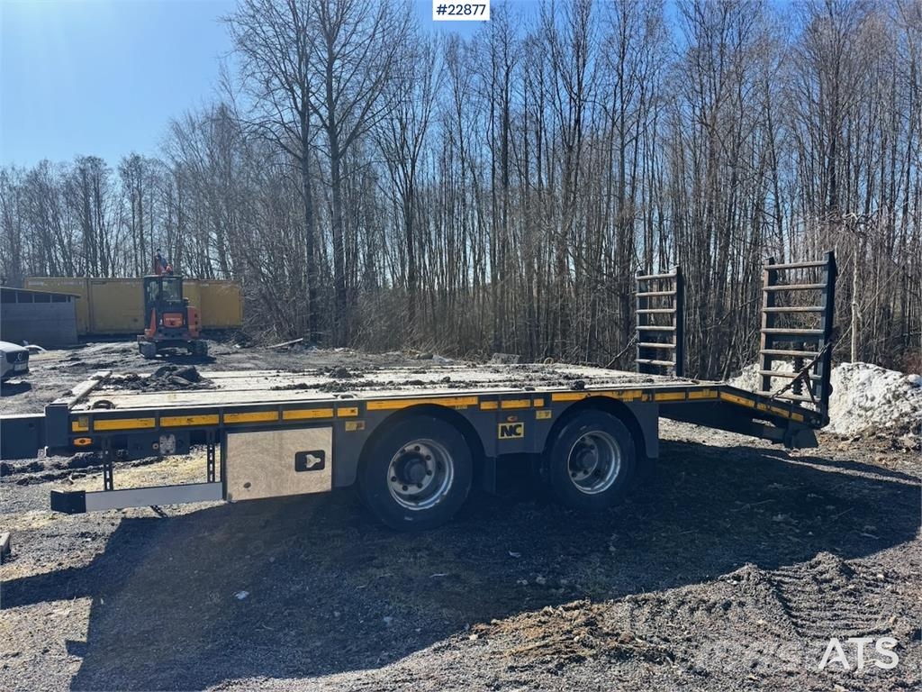 NC machinery trailer with manual loading ramps Plataformas bajas