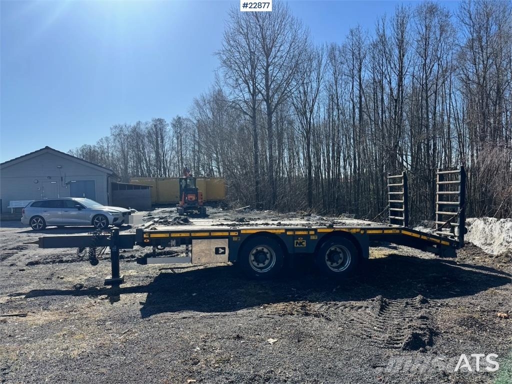 NC machinery trailer with manual loading ramps Plataformas bajas
