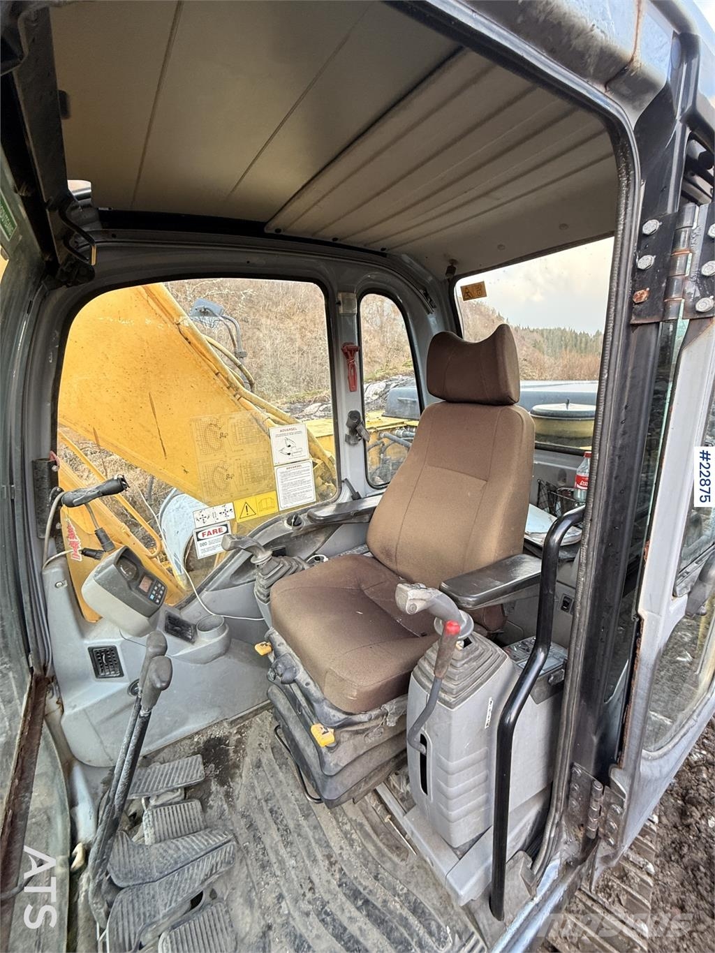 New Holland E265 Excavator with tooth bucket and defective rot Εκσκαφείς με ερπύστριες