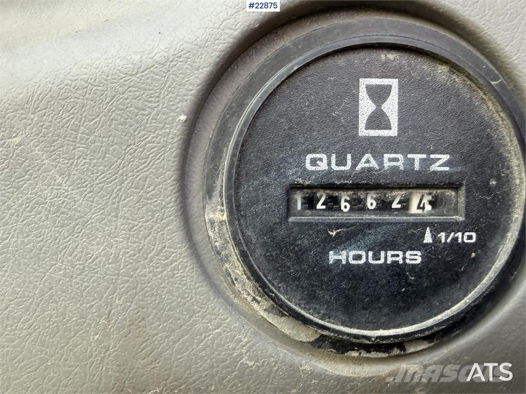 New Holland E265 Excavator with tooth bucket and defective rot Εκσκαφείς με ερπύστριες