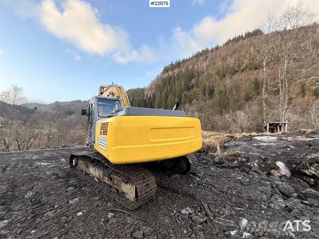 New Holland E265 Excavator with tooth bucket and defective rot Εκσκαφείς με ερπύστριες