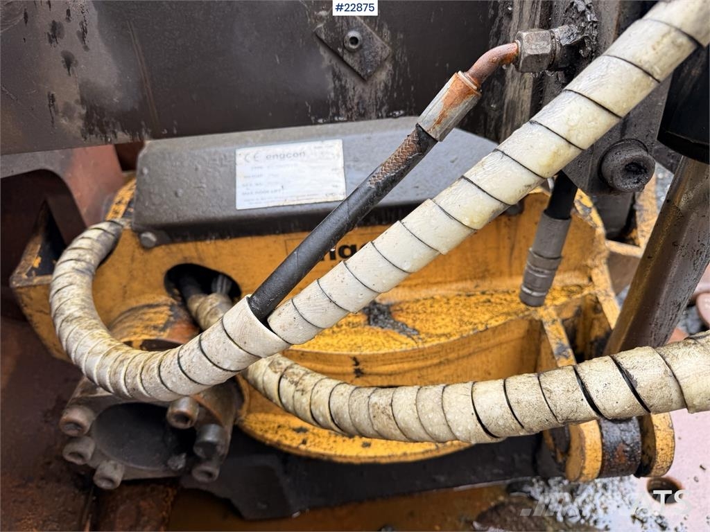 New Holland E265 Excavator with tooth bucket and defective rot Εκσκαφείς με ερπύστριες