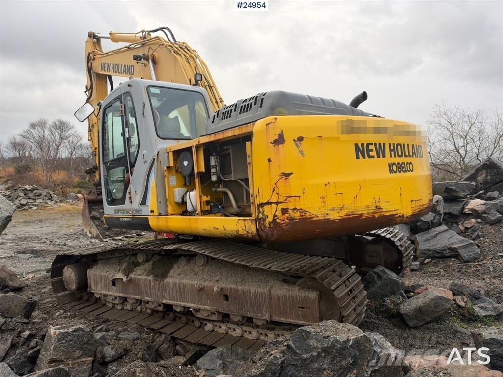 New Holland Kobelco E215B Excavator with digging bucket – 7,95 Lánctalpas kotrók